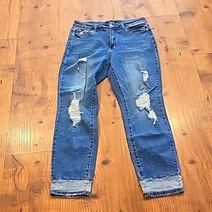 Judy Blue Slim Fit Distressed Love These ❤️